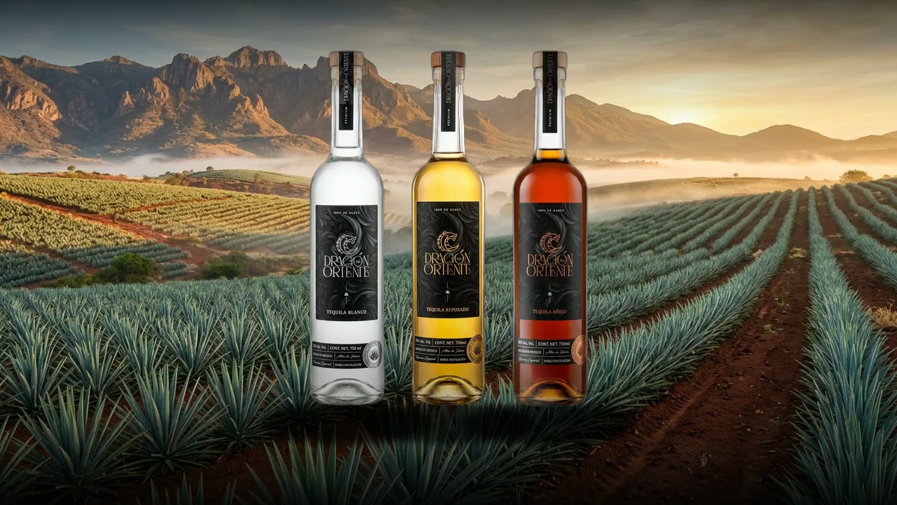 Tequila Dragón del Oriente - Trilogía de Botellas en Campos de Agave Arandas